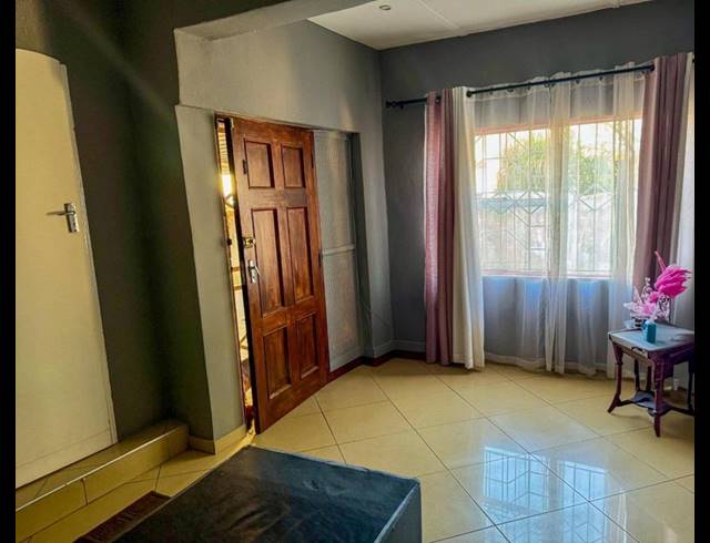 4 BEDROOM HOUSE FOR SALE IN SOUTH CREST